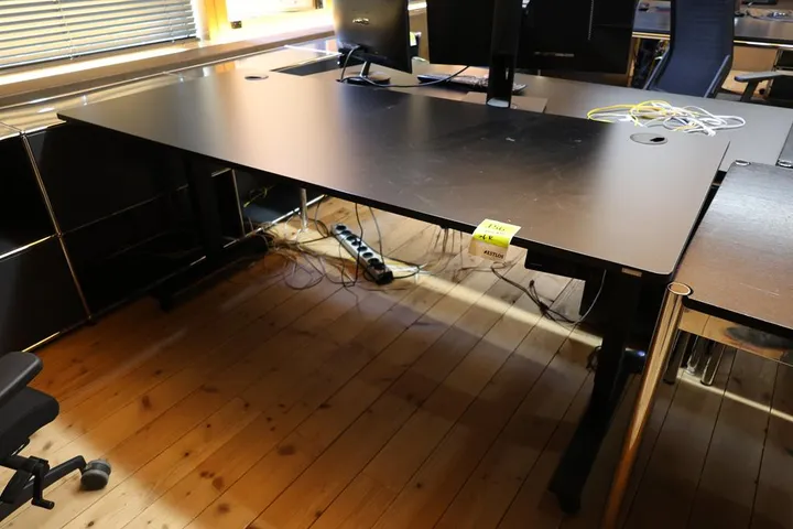 1 x Bosse Elektrisch Höhenverstellbarer Schreibtisch auf Rollen Tischmaß: 180 x 80 cm